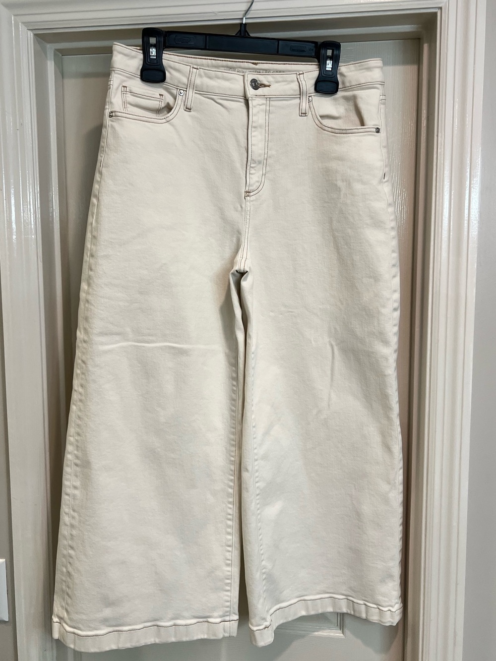 Chico’s Excellent Condition High Rise Wide Leg Crop Jeans Ivory/Cream Size 10